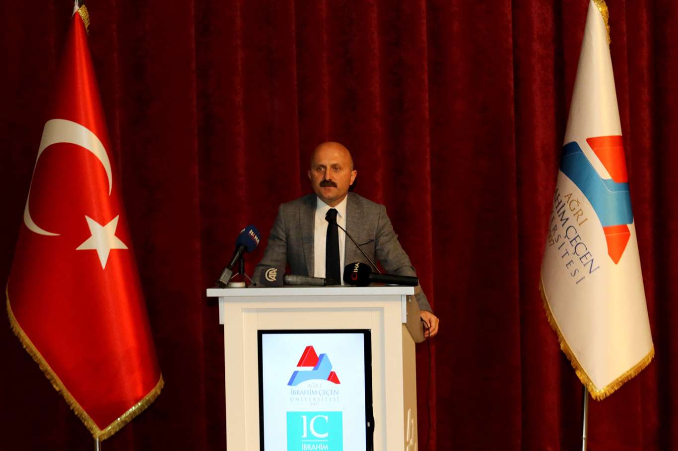 AİÇÜ’de Bilimsel Teşvik Ödülleri Töreni yapıldı